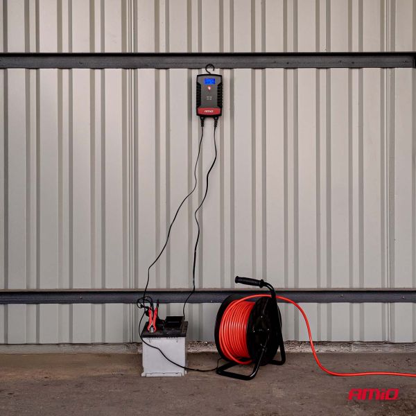 Amio - Φορτιστής Μπαταρίας Ψηφιακός PRO AGM GEL LiFePo4 (LFP) τάση λειτουργίας 12/24V ένταση ρεύματος 8A με γάντζο για Επιβατικά Αυτοκίνητα και Φορτηγά - 1 τεμ. (04533/AM)