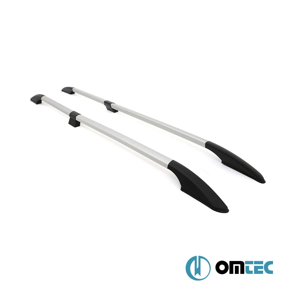 Omtec - Παράλληλες Μπάρες Οροφής Διαιρούμενες για Nissan NV200 2010 > / Chevrolet City Express 2015 > από Αλουμίνιο σε Ασημί Χρώμα και Μέγιστο Βάρος Φορτίου 75 kg - 2 τεμ. (D5035933/OM)