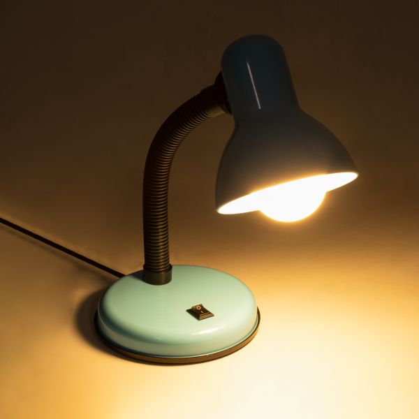 GLOBOSTAR® STUDENT 01532 Μοντέρνο Επιτραπέζιο Φωτιστικό Πορτατίφ με Ντουί 1 x E27 AC 220-240V IP20 - Γαλάζιο & Μαύρο - Μ12 x Π12 x Υ32cm