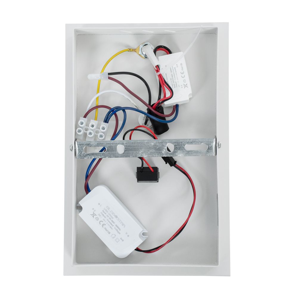 GLOBOSTAR® CROWN 61371 Μοντέρνο Φωτιστικό Τοίχου - Απλίκα Ξενοδοχείου Reading Light με Φορτιστή USB 3A LED 5W 550lm 120° AC 220-240V IP20 Φυσικό Λευκό 4500K - Bridgelux COB Chip & TÜV SÜD Driver - Λευκό Ματ - Μ15 x Π15 x Υ23cm - 3 Χρόνια Εγγύηση