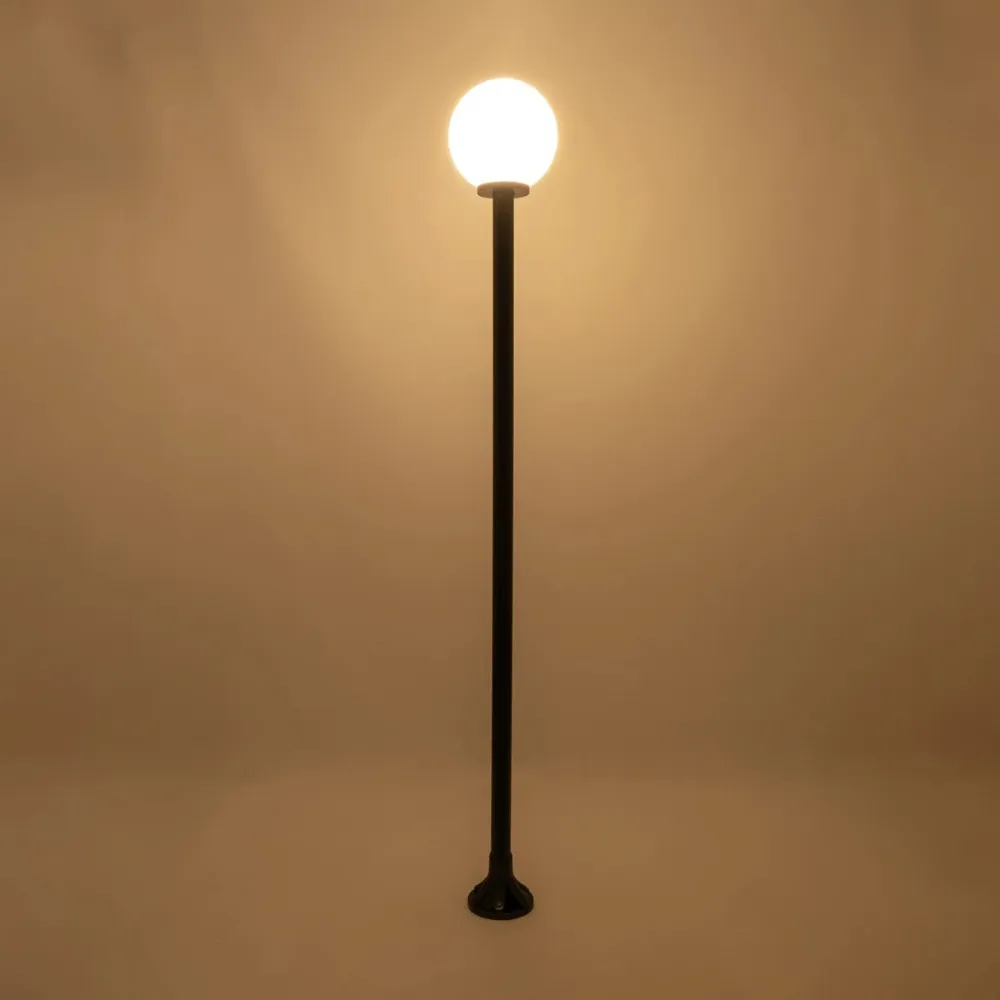 GLOBOSTAR® AGROS 61597 Φωτιστικό Κολωνάκι Κήπου με Ντουί 1 x E27 AC 220-240V Αδιάβροχο IP65 - Λευκό & Μάυρο - Μ30 x Π30 x Υ240cm