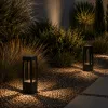 GLOBOSTAR® PRISM GLB-103-0019 Φωτιστικό Κολωνάκι Κήπου LED 8W 720lm 90° AC 220-240V Αδιάβροχο IP65 Θερμό Λευκό 2700K - Sanan SMD Chip - Μαύρο Ματ - Μ11 x Π11 x Υ30cm - 3 Χρόνια Εγγύηση