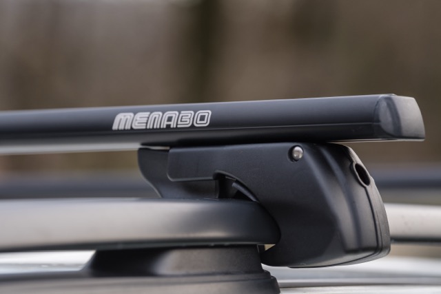 MENABO ΜΠΑΡΕΣ ΟΡΟΦΗΣ ΑΛΟΥΜΙΝΙΟΥ SHERMAN BLACK 120 cm ΣΕ ΜΑΥΡΟ ΧΡΩΜΑ ΓΙΑ Infiniti QX50 (J50) 5 doors 2013> ΜΕ RAISED RAILS (Παράλληλες Μπάρες με Κενό) - 2 ΤΕΜ. (12280/MB)
