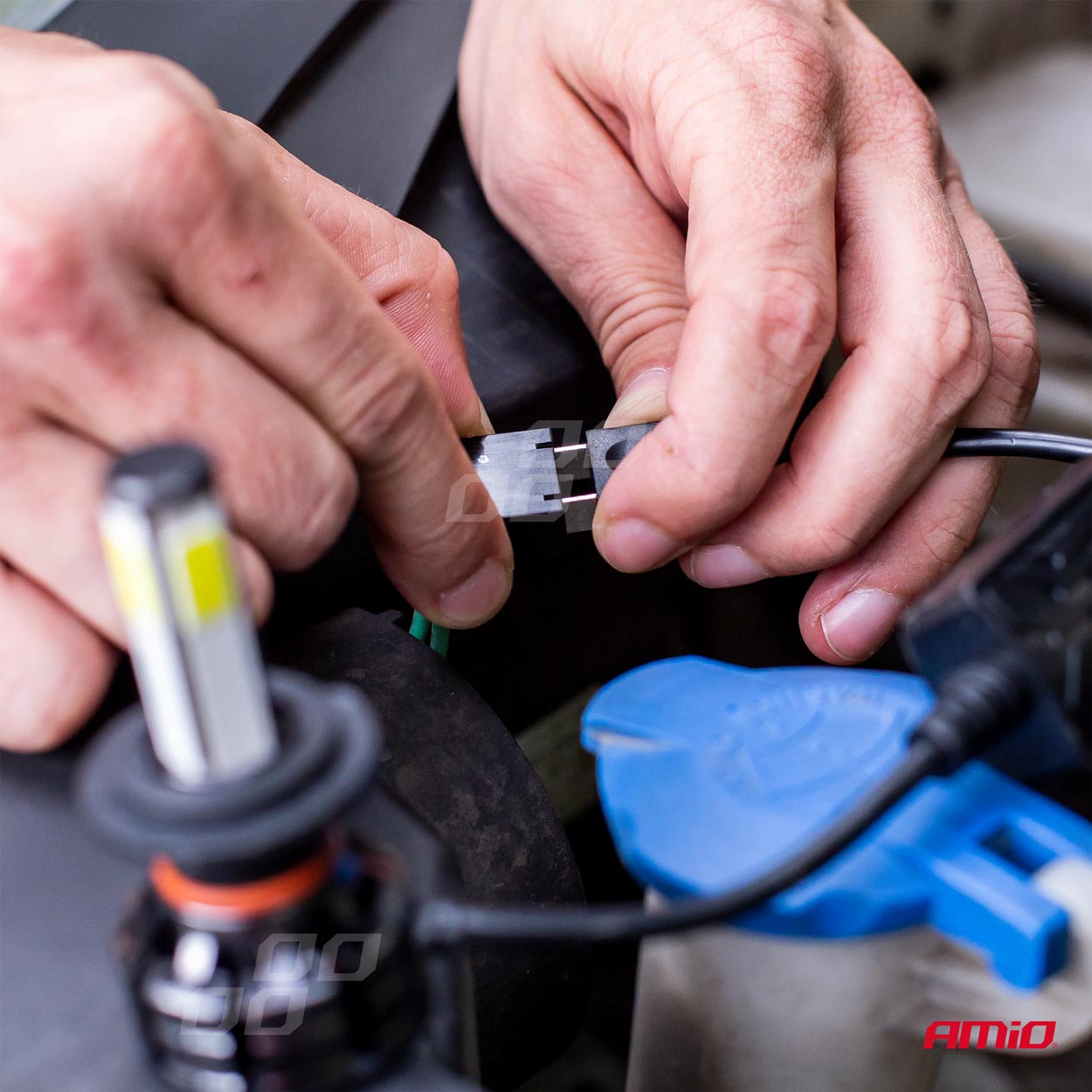 Amio – Βάση Ποδηλάτου Κοτσαδόρου TBC-02/2 για 2 E-Bike έως 60kg με Αναδίπλωση & Κλείδωμα για Ασφαλή Μεταφορά – 1 Τεμ. (02585/AM)