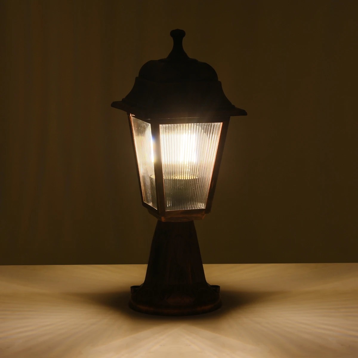 GloboStar® SOLME 203-0215 Vintage Επιδαπέδιο Φωτιστικό Φαναράκι Μονόφωτο 1 x E27 IP44 Χάλκινο & Διάφανο Πλαστικό - Μ22 x Π22 x Υ40cm
