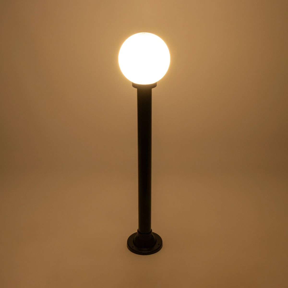 GLOBOSTAR® AGROS 61596 Φωτιστικό Κολωνάκι Κήπου με Ντουί 1 x E27 AC 220-240V Αδιάβροχο IP65 - Λευκό & Μαύρο - Μ20 x Π20 x Υ100cm