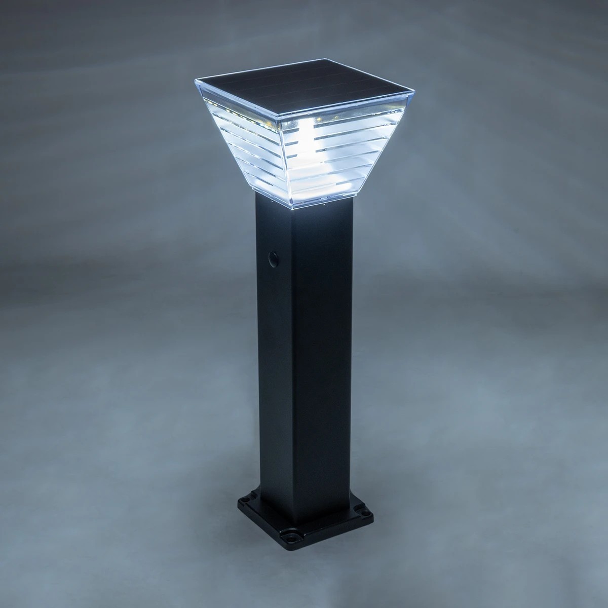 GLOBOSTAR® VEGGIE 90524 Φωτιστικό Κολωνάκι Κήπου LED 10W 500lm 120° με Ενσωματωμένο Φωτοβολταϊκό Panel 6V 2W & Επαναφορτιζόμενη Μπαταρία Li-ion 3.2V 6000mAh με Αισθητήρα Ημέρας-Νύχτας Αδιάβροχο IP65 All in One CCT 6000K-4500K - Sanan SMD Chip - Μαύρο 