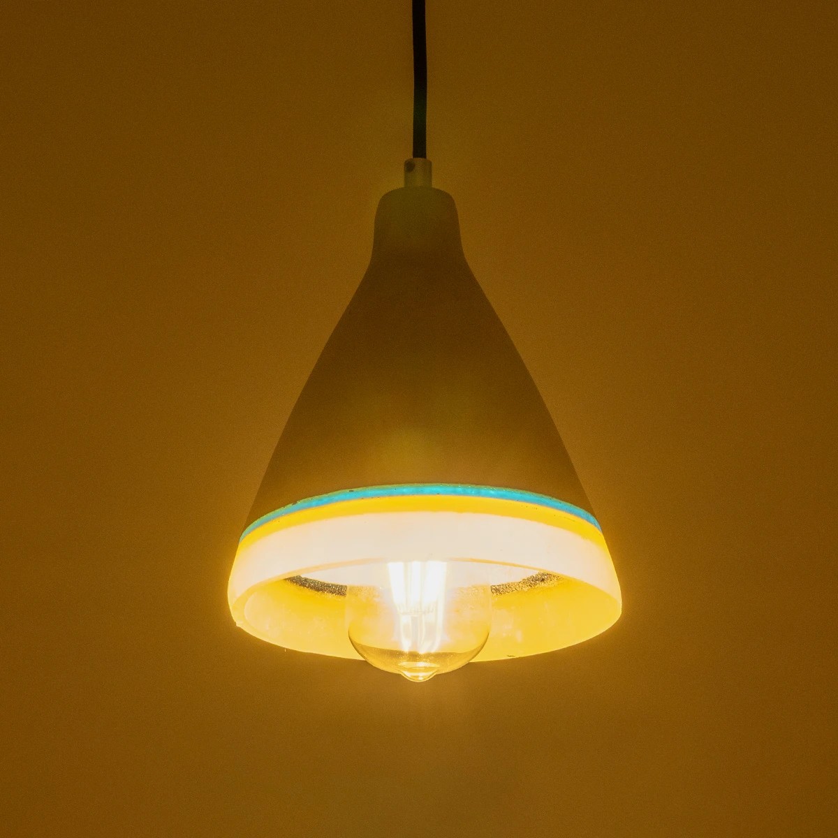 GLOBOSTAR® BEVIN 999-0219 Μοντέρνο Κρεμαστό Φωτιστικό Οροφής με Ντουί 1 x E27 AC 220-240V IP20 - Πολύχρωμο - Μ17 x Π17 x Υ21,5cm