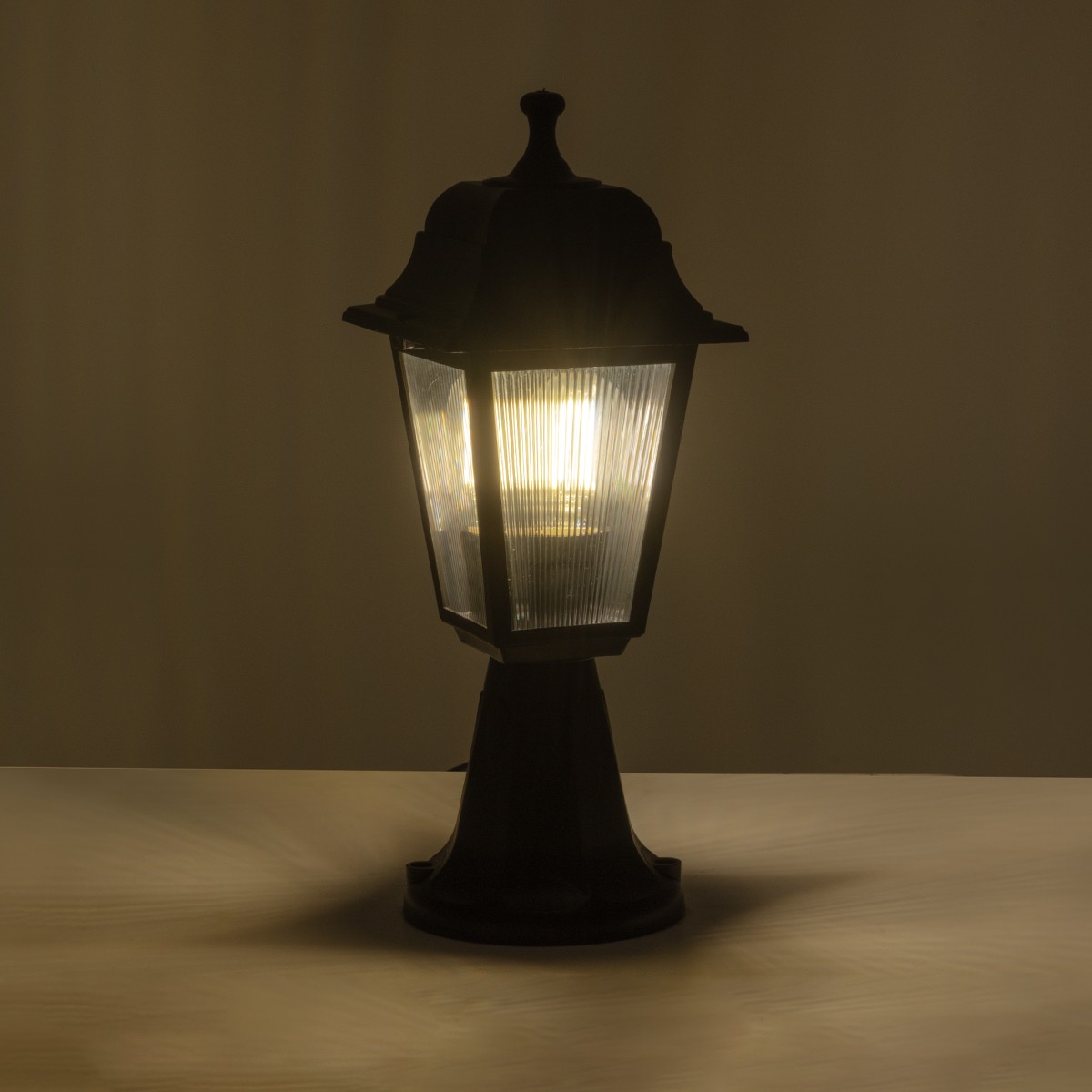 GloboStar® SOLME 203-0210 Vintage Επιδαπέδιο Φωτιστικό Φαναράκι Μονόφωτο 1 x E27 IP44 Μαύρο & Διάφανο Πλαστικό - Μ22 x Π22 x Υ40cm