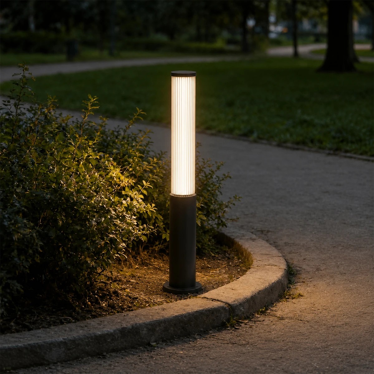 GLOBOSTAR® CYLIS GLB-103-0014 Φωτιστικό Κολωνάκι Κήπου LED 15W 1350lm 360° AC 220-240V Αδιάβροχο IP65 Θερμό Λευκό 2700K - Sanan SMD Chip - Μαύρο Ματ - Μ13 x Π13 x Υ80cm - 3 Χρόνια Εγγύηση