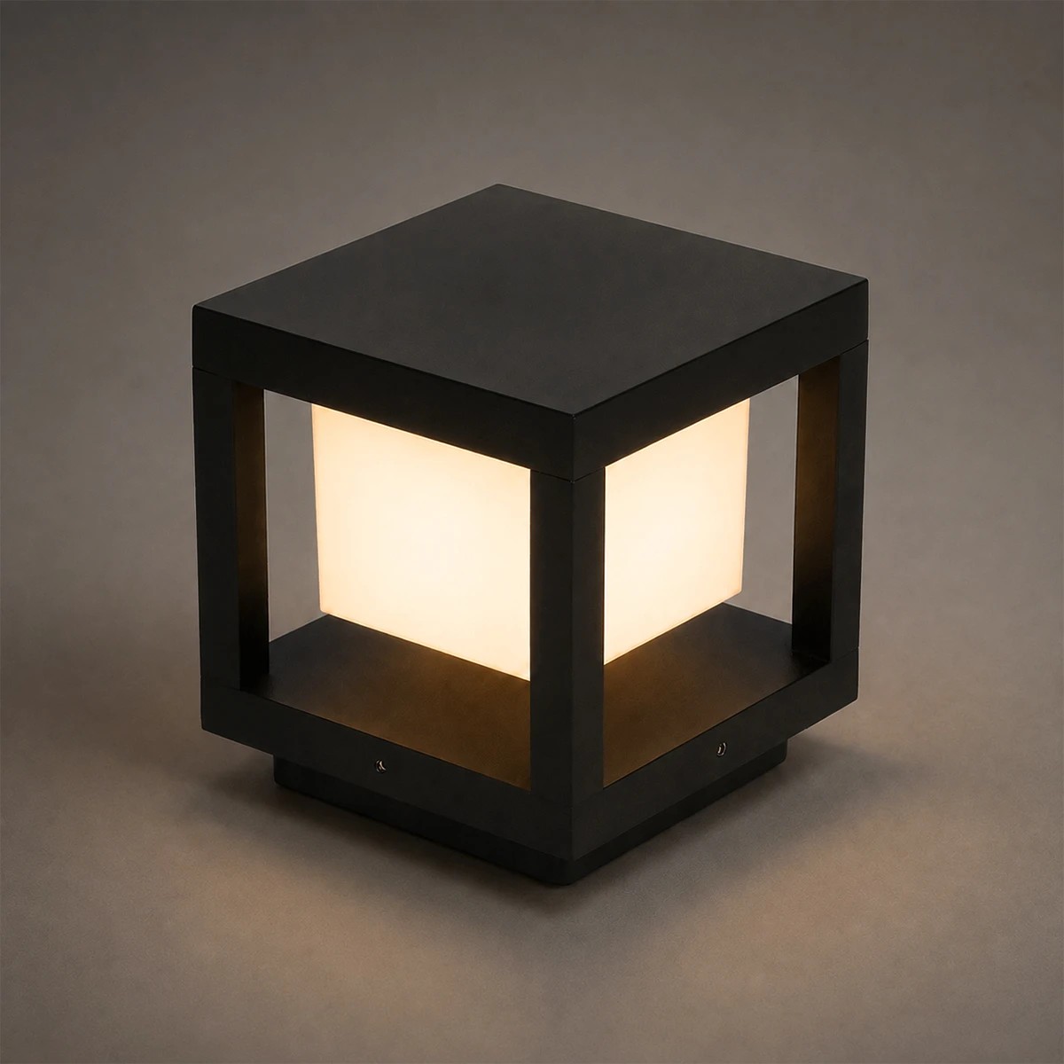 GLOBOSTAR® PRISM GLB-103-0017 Φωτιστικό Κολωνάκι Κήπου LED 10W 900lm 90° AC 220-240V Αδιάβροχο IP65 Θερμό Λευκό 2700K - Sanan SMD Chip - Μαύρο Ματ - Μ15 x Π15 x Υ16cm - 3 Χρόνια Εγγύηση